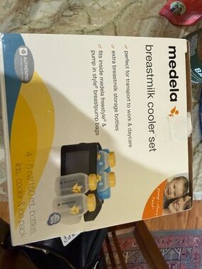 Medela Feeding Bottle and Quick Clean Product Box - White, Yellow, Blue, Green